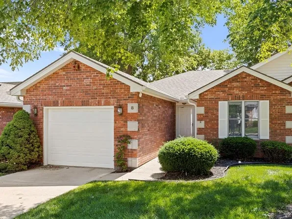 8 College Pl W, Liberty, MO 64068