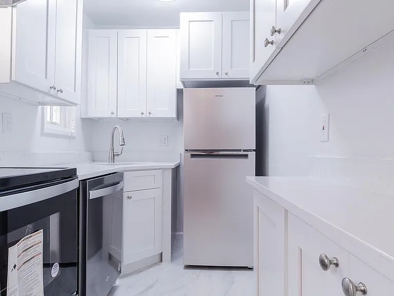 1718 W Abingdon Dr #302 — Photo 11