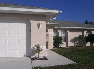 1601 N Gator Cir, Cape Coral, FL 33909