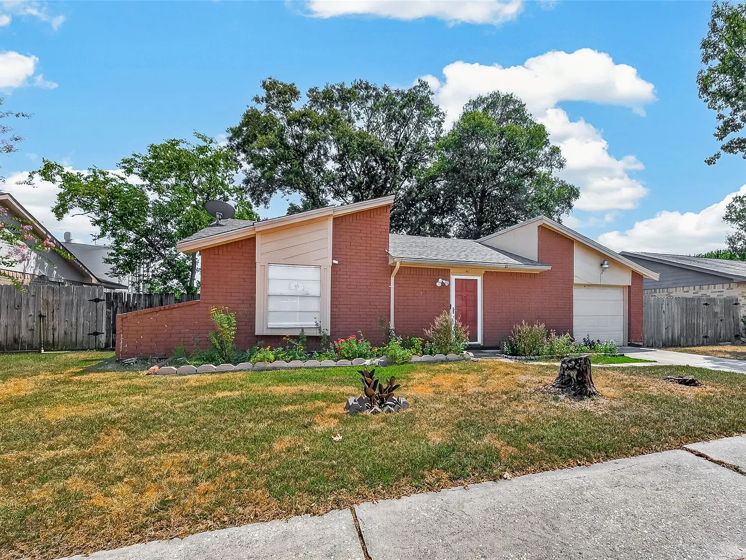 2 bed, 1.0 bath, 1012 sqft, $1,500 — Photo 2
