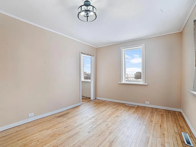 529 W 3rd St — Photo 3