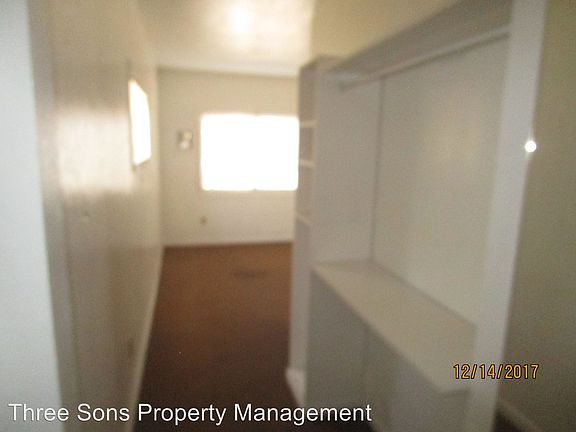 4th image of 615 Quincy St NE