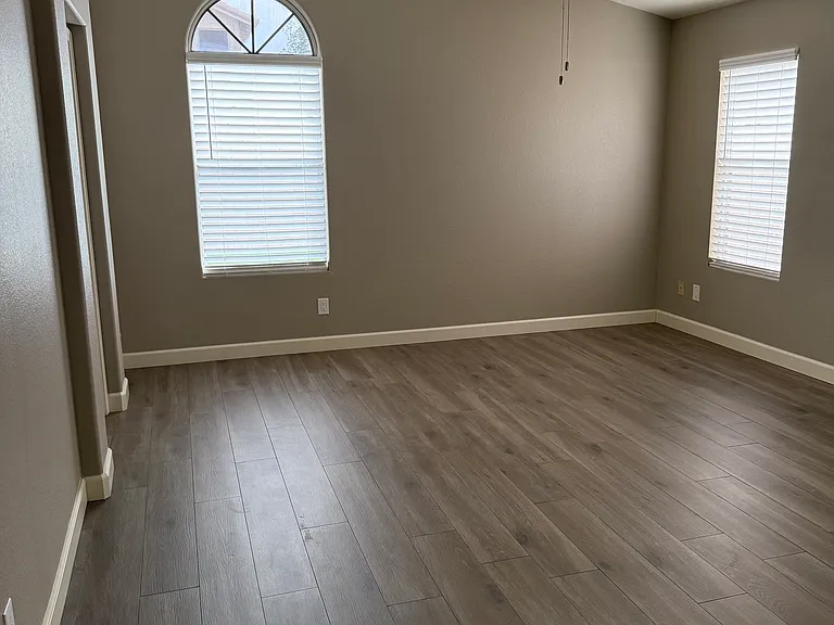 1643 W Maplewood St — Photo 8