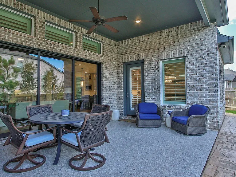902 Falcon Hollow Ln — Photo 39