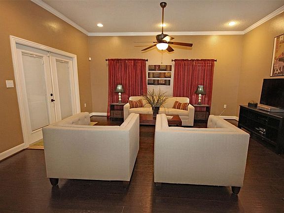 5th image of 10 Olympia Ct