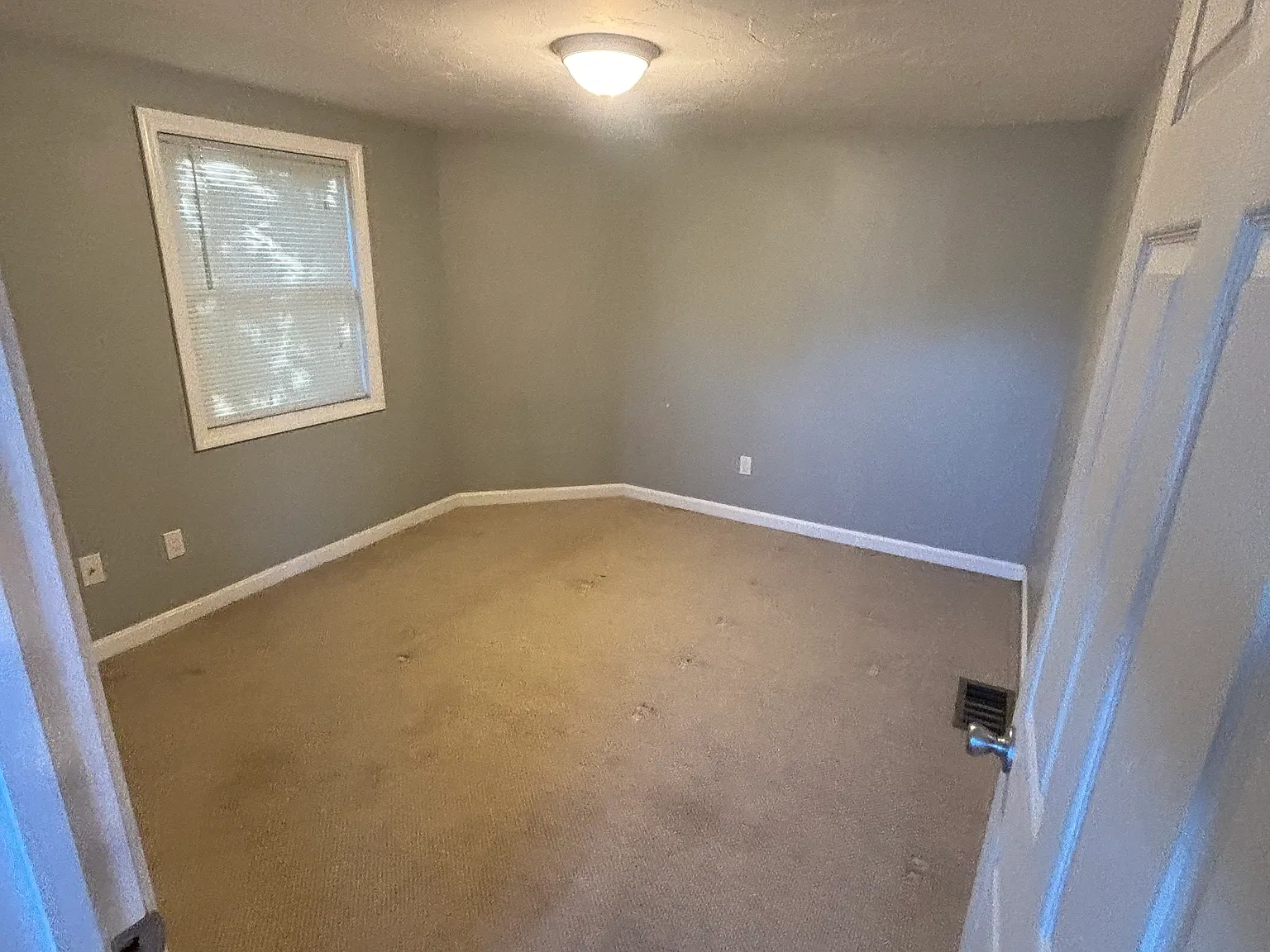 2 bed, 900 sqft, $2,350 — Photo 3