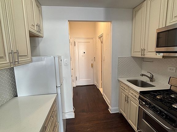 4th image of 222 E 56th St APT 3L