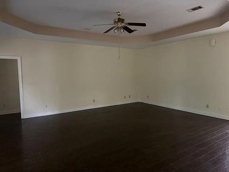 252 Dedria Ln — Photo 2