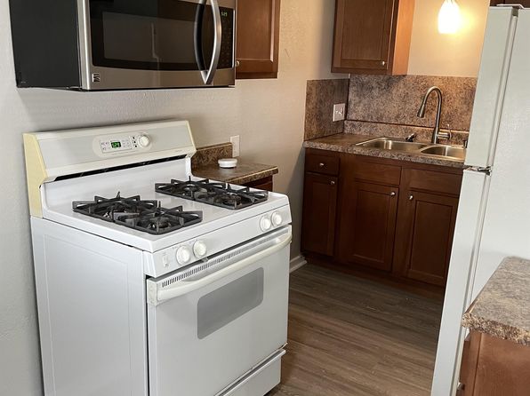 18 Terrace Downs St #24