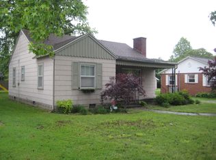 128 11th St, Carmi, IL 62821