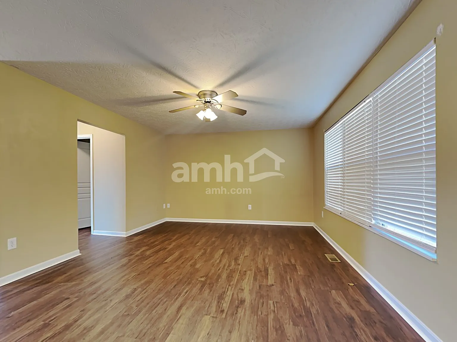 4 bed, 2.5 bath, 2000 sqft, $2,680 — Photo 4
