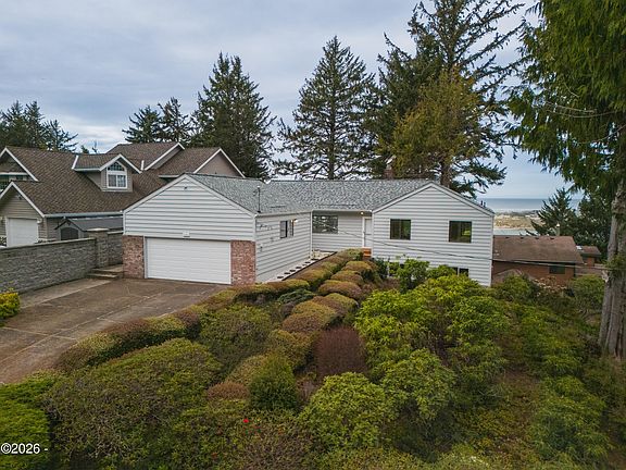 2nd image of 1080 SW Norwood Dr