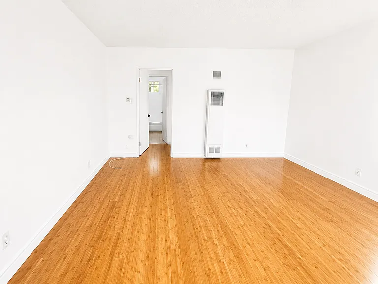 1427 N Gardner St #22 — Photo 3