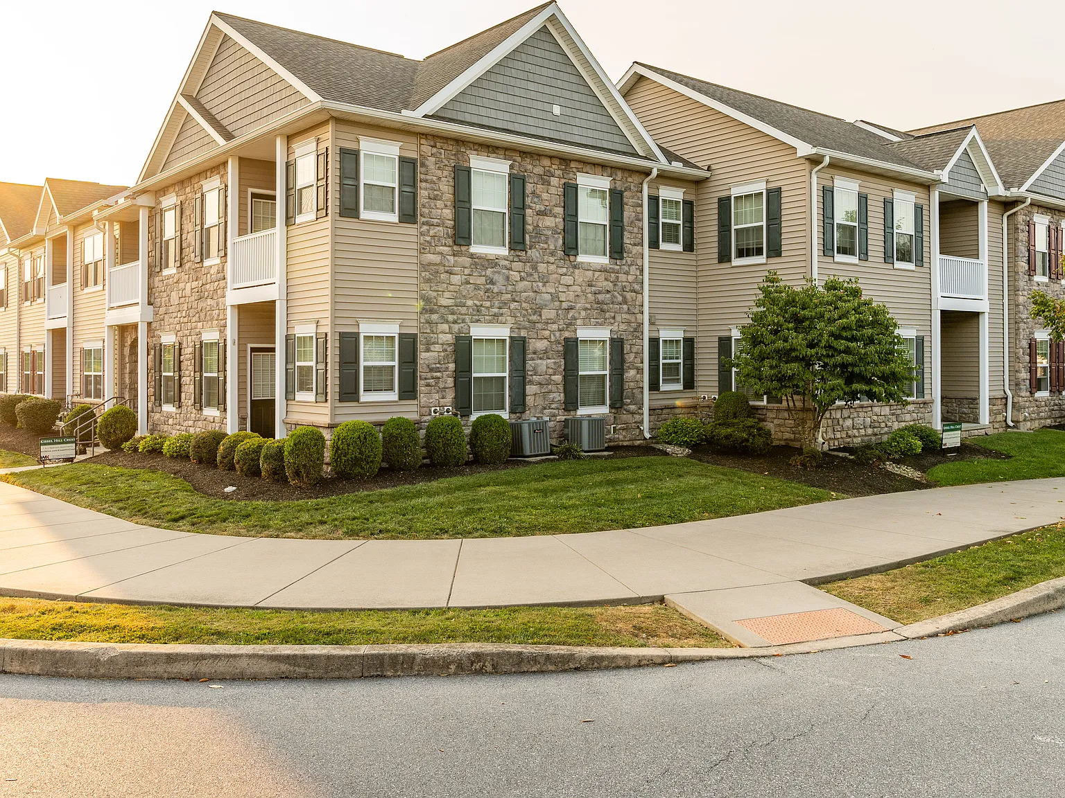 1 bed, 950 sqft, $1,595 — Photo 1
