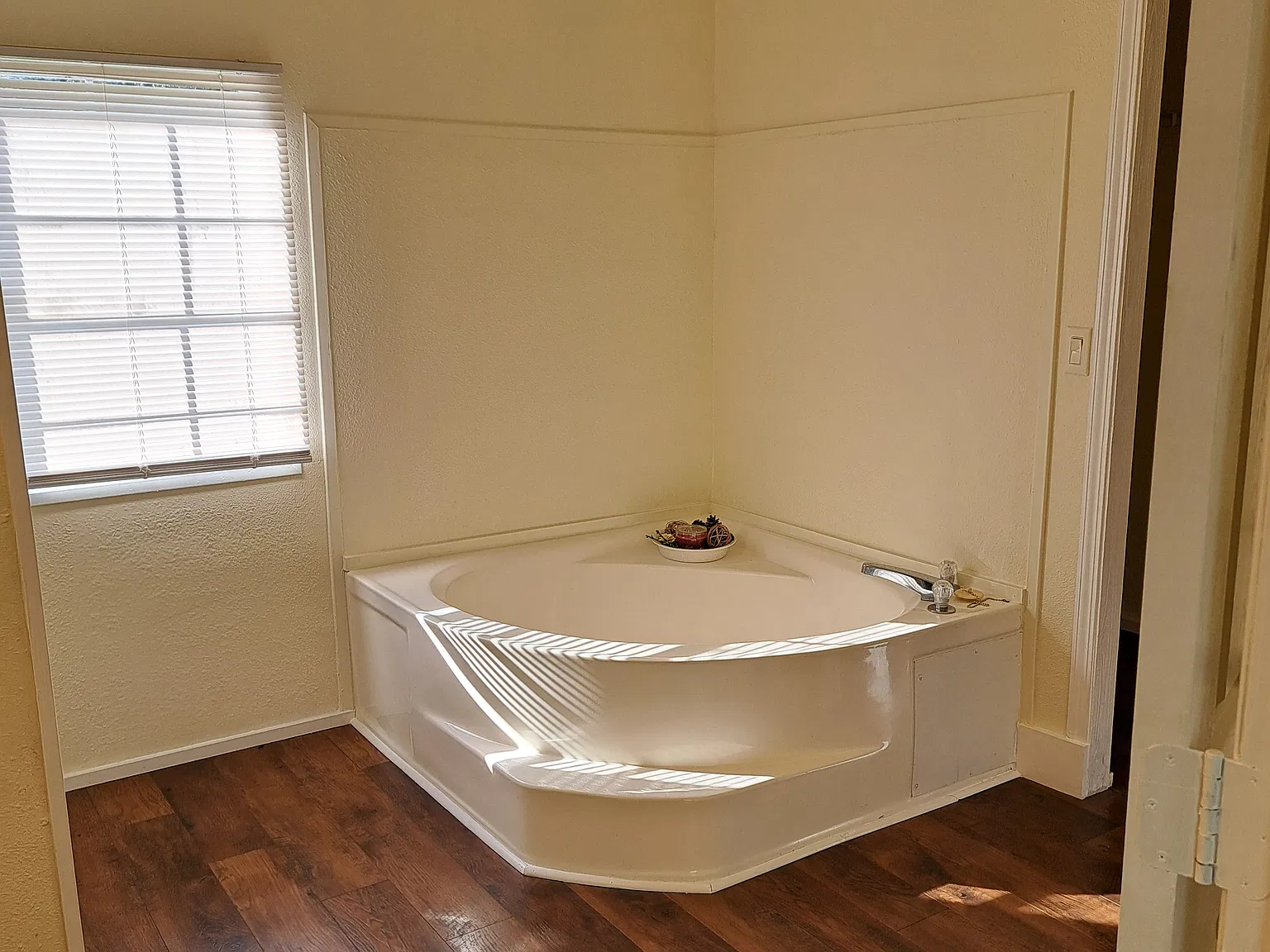 3 bed, 1125 sqft, $1,200 — Photo 2