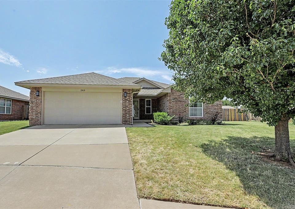 1st image of 1305 Leigh Cir