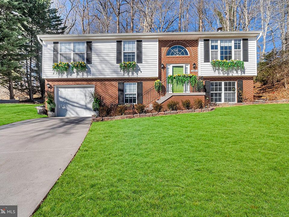 1st image of 12014 Fairway Manor Ct