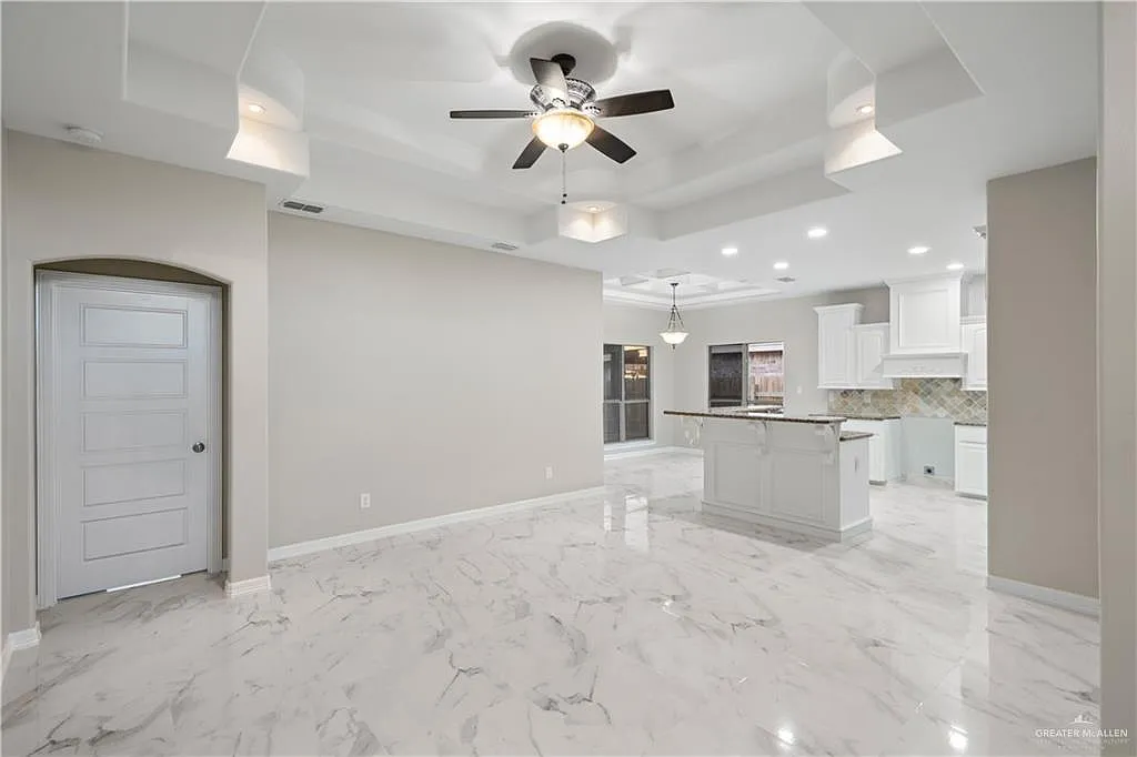 3 bed, 2.0 bath, 1360 sqft, $1,850 — Photo 2