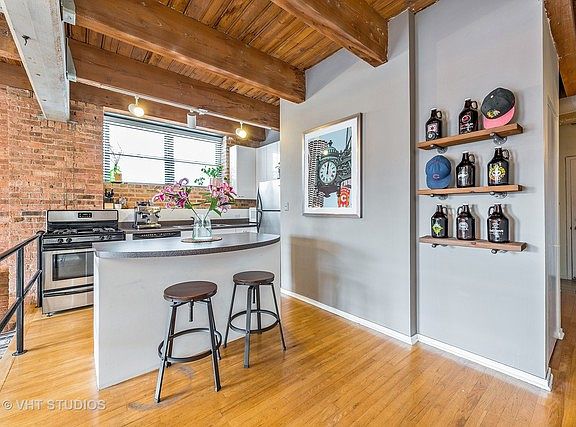 5th image of 1122 W Newport Ave APT 2D