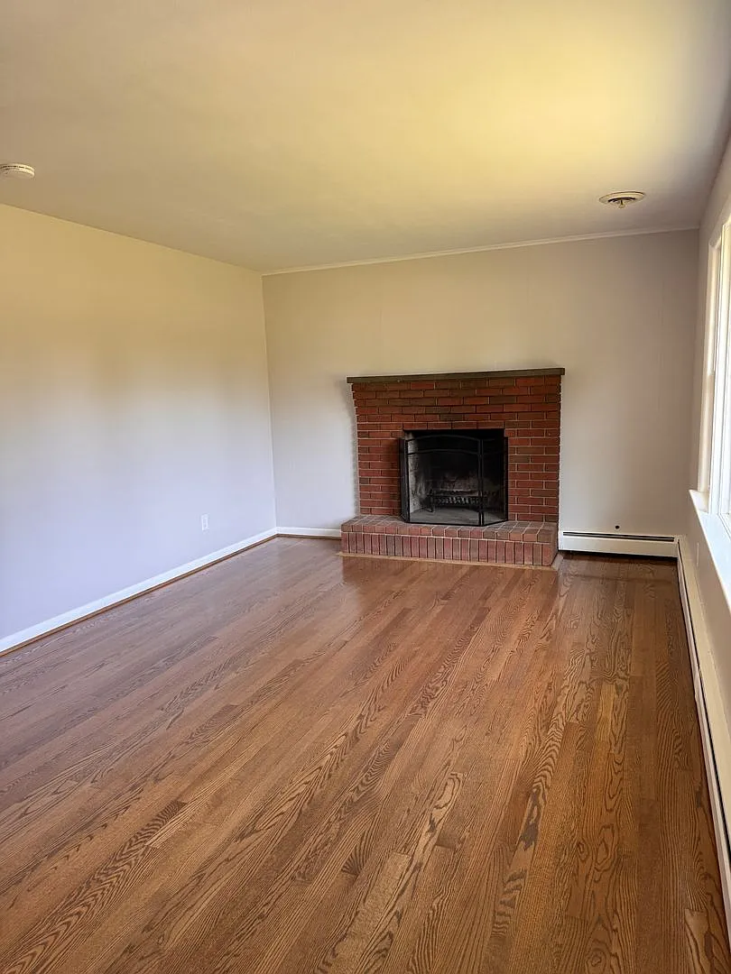 3 Bedroom || 2.5 Bathroom - Single Family Home with Basement — Photo 4
