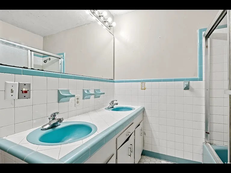 2858 Daisy Rd — Photo 4