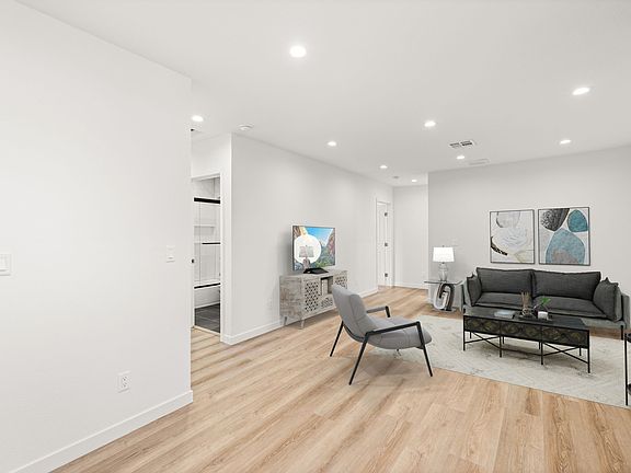 3rd image of 4700 S Gramercy Pl #4702
