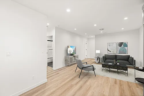 4700 S Gramercy Pl #4702 Photo 1