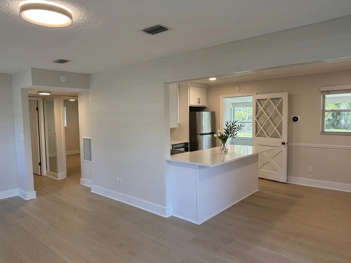 3 bed, 1143 sqft, $2,850 — Photo 2