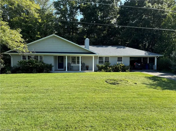 203 Ridgeview Dr, Mount Airy, NC 27030