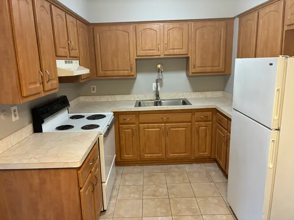 25661 Lahser Rd APT 12, Southfield, MI 48033