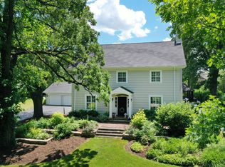 1335 Valley Rd, Bannockburn, IL 60015