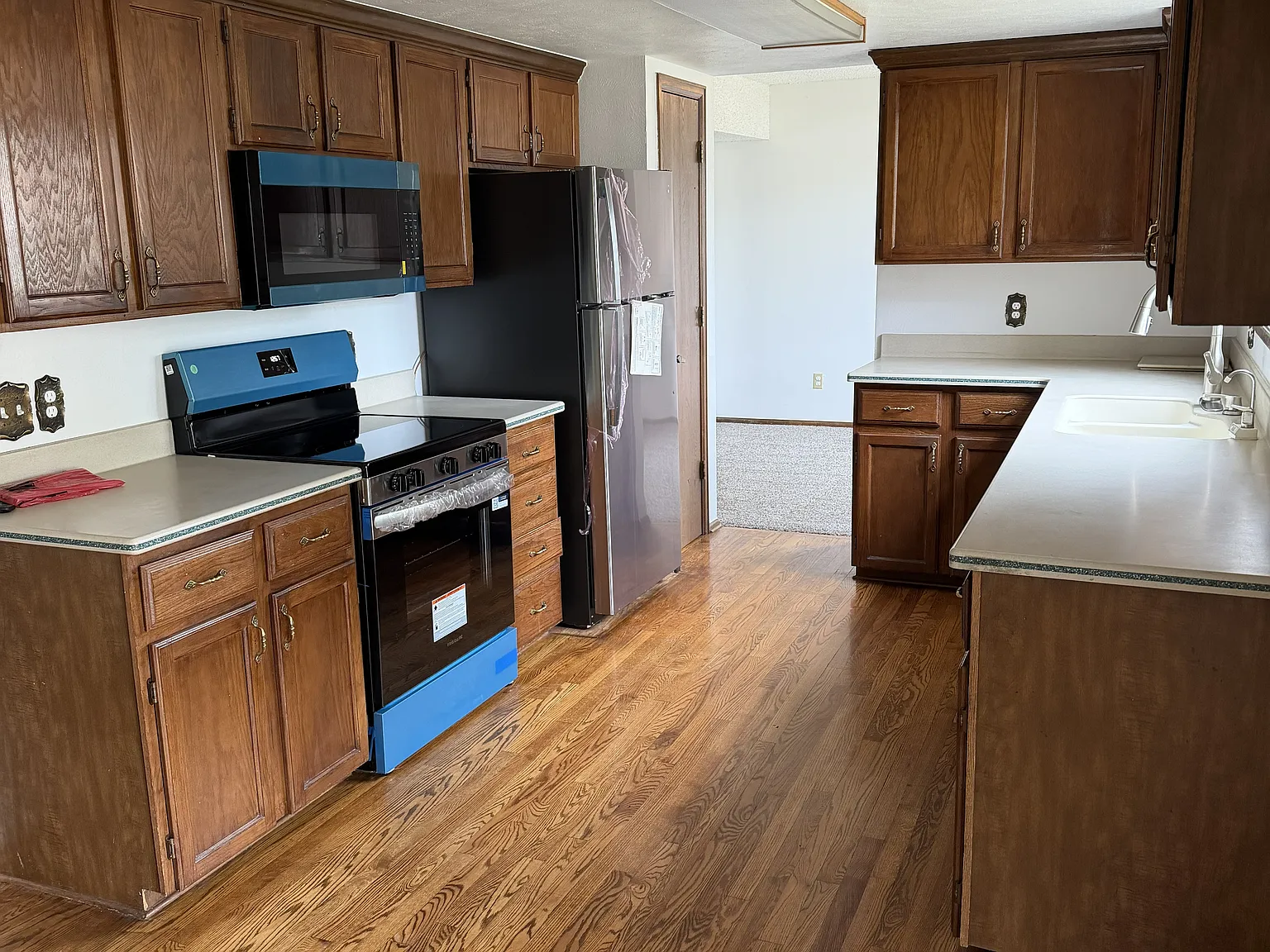 4 bed, 2.5 bath, 2280 sqft, $3,200 — Photo 4