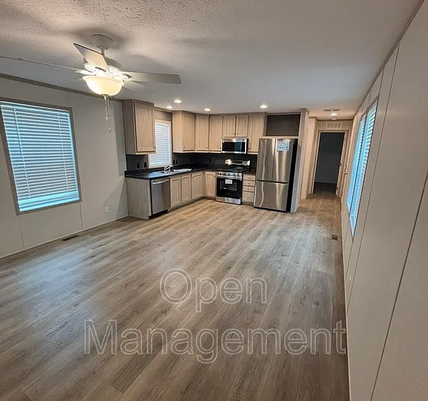 328 Kevin Dr — Photo 4