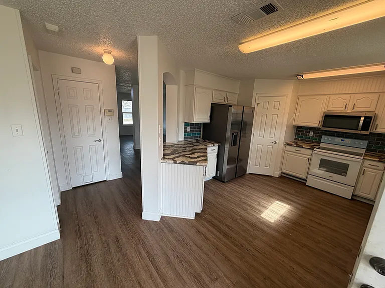 4022 Wiltshire Dr — Photo 16