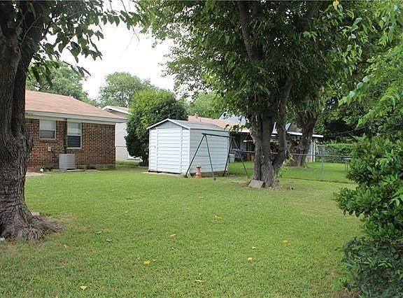 3rd image of 3726 Crestview Dr