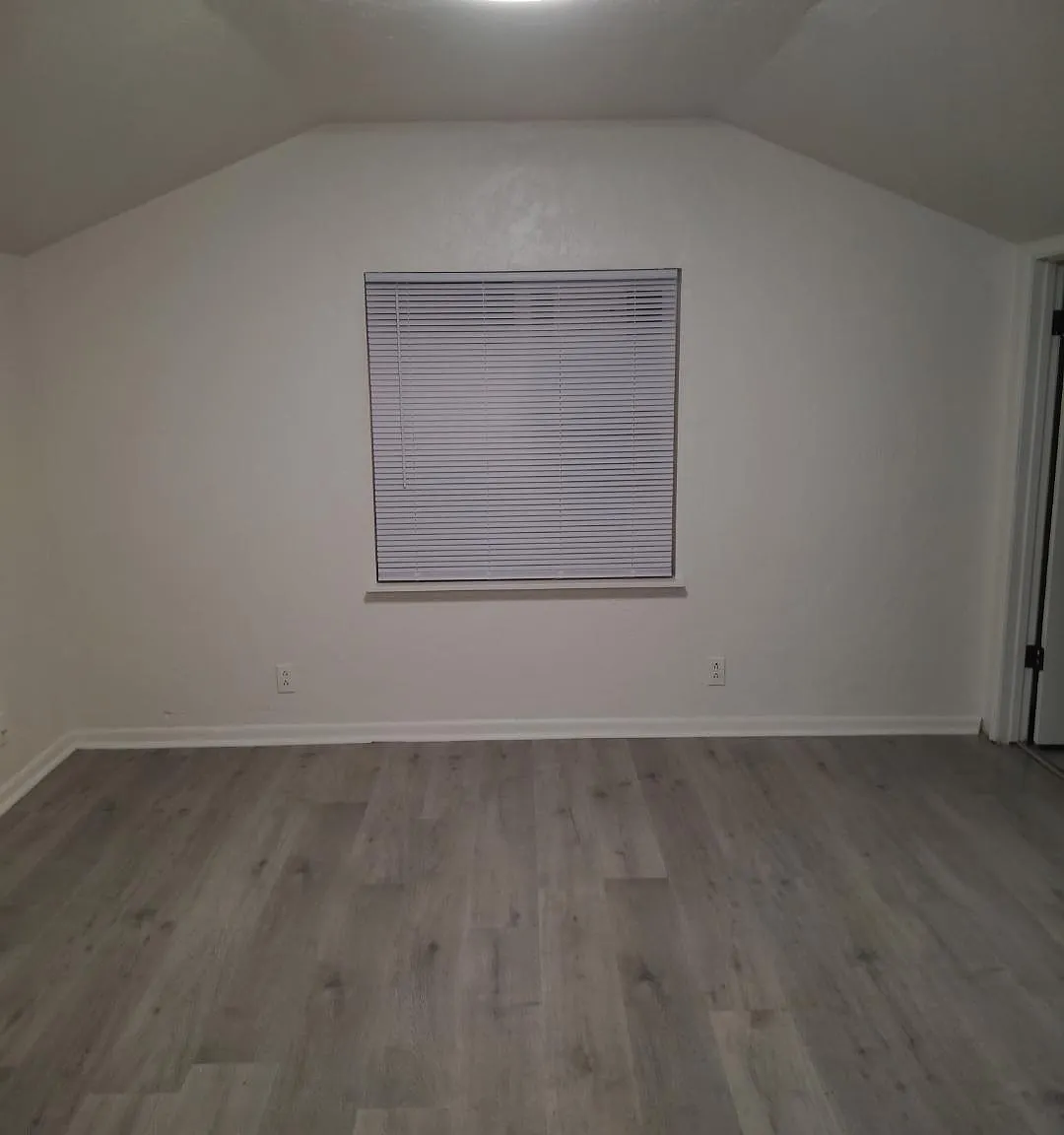 Studio, $800 — Photo 2