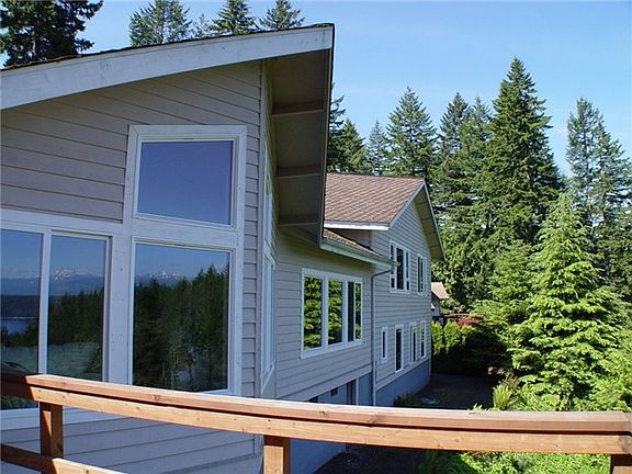 3rd image of 860 E Beach Dr