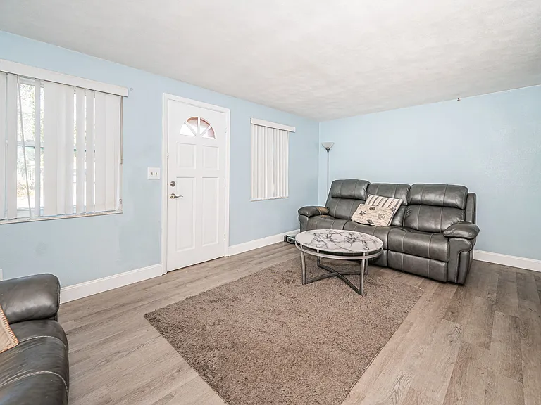 4424 Beacon Square Dr — Photo 2
