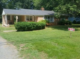 1319 Brookwood Dr, Winston Salem, NC 27106