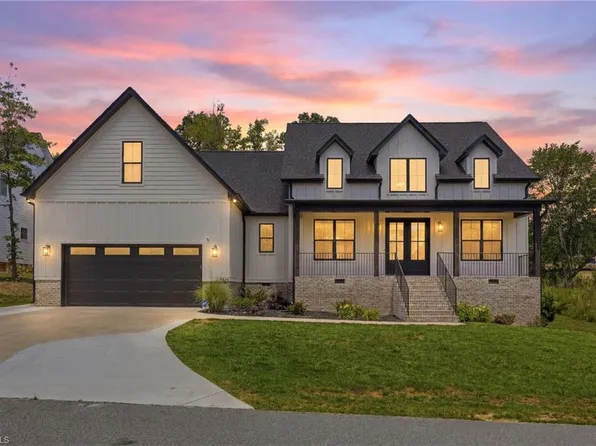 7606 Monty Dr, Kernersville, NC 27284