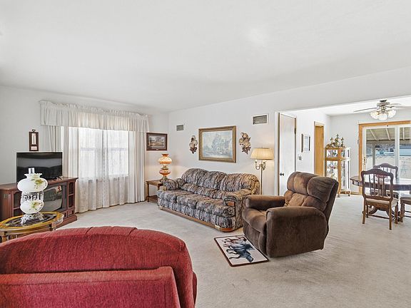 2nd image of 809 3rd St SW