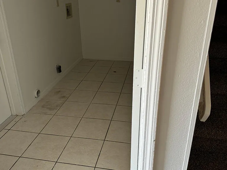 3220 W Oak St — Photo 5