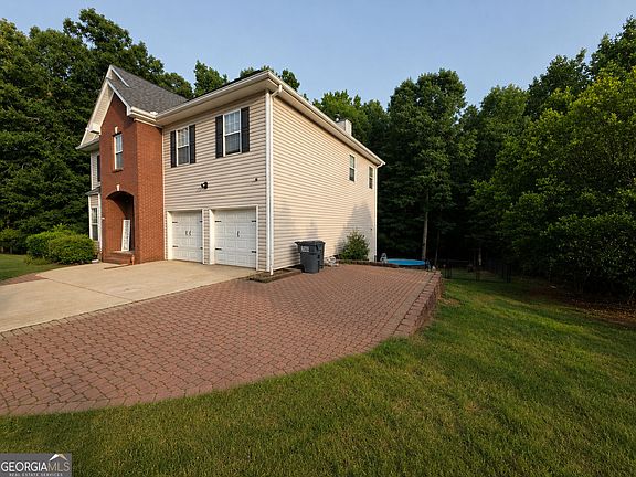 3rd image of 150 Adrians Ln