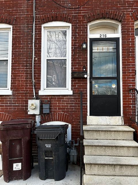 1st image of 216 E 14th St