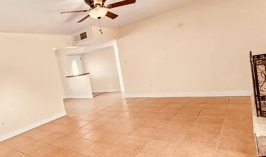 5 bed, 1404 sqft, $2,195 — Photo 2