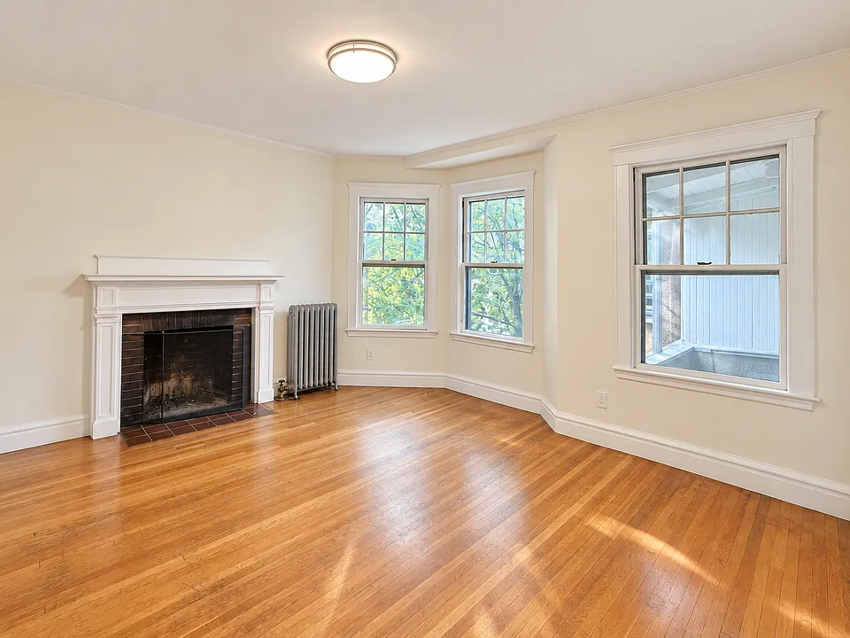 30-33 Concord Ave #18