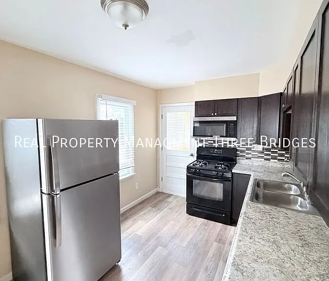 3208 Dix Ave — Photo 10