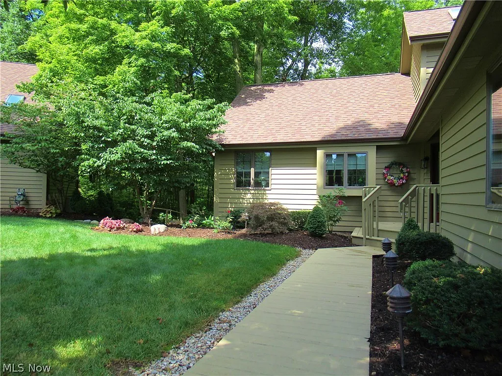 4910 Summerwind Dr photo 1
