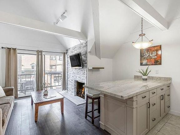 2nd image of 1385 Lowell Ave #303