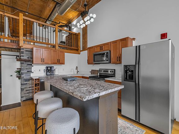 5th image of 220 W Jackson Ave APT 102